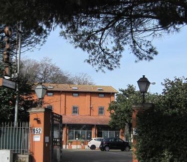 Zona XLIV La Pisana Hotel | Hotel Casale dei Massimi