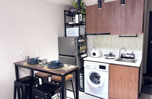 Lapu-Lapu Condo | Hotel Comfort Pool View Balcony Near Airport Olympic Size Pools Near Beaches