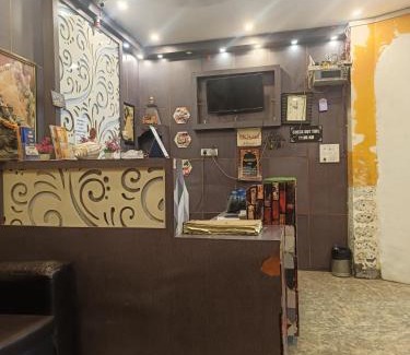 Badrinath Hotel | Hotel Dev Palace, Badrinath road, Tapovan- Rishikesh