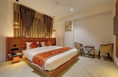 Surat Hotel | Hotel Diamond 26