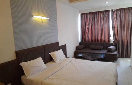 Kalyan Hotel | Hotel Dolphin Club by WB Inn