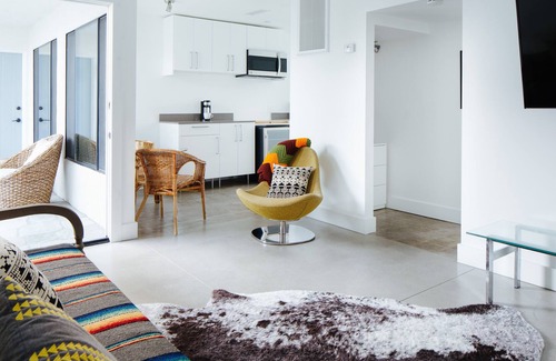 Warm Sands House | Hotel El Cid Room 2 by AvantStay | Chic Hotel Room in Palm Springs w/ Pool!