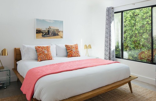 Warm Sands House | Hotel El Cid Room 4 by AvantStay | Chic Hotel Room in Palm Springs w/ Pool!