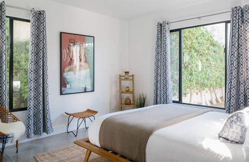 Warm Sands House | Hotel El Cid Room 5 by AvantStay | Chic Hotel Room in Palm Springs w/ Pool!
