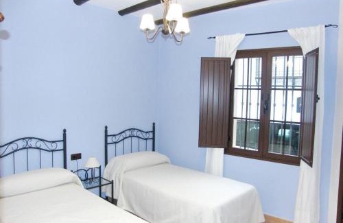 Almaden de la Plata Hotel | Hotel El Romeral