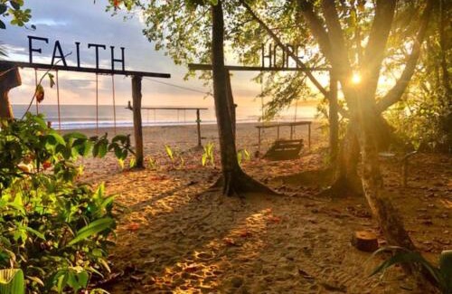 Manzanillo Hotel | Hotel Faith Glamping Dome Costa Rica