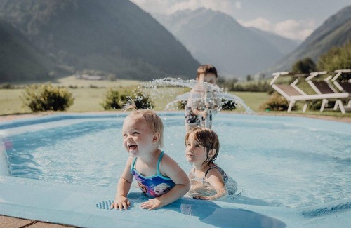 Fusch an der Grossglocknerstrasse Hotel | Hotel ∙ Family room, separate toilet and shower/bathtub