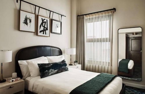 Downtown Los Angeles Hotel | Hotel Figueroa | 1 Queen Bed | Pet-friendly Hotel w/Outdoor Pool