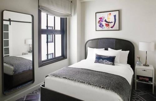 Downtown Los Angeles Hotel | Hotel Figueroa | 1 Queen Bed | Pet-friendly Hotel w/Outdoor Pool