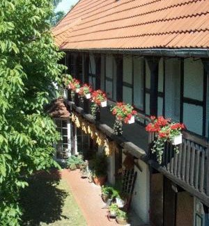 Barby House | Hotel garni & Oma's Heuhotel 'Pension zur Galerie'
