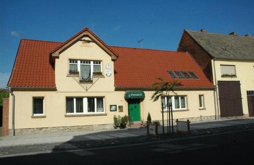 Barby House | Hotel garni & Oma's Heuhotel 'Pension zur Galerie'