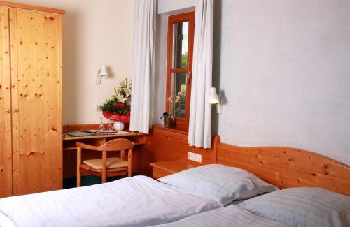 Roedelsee Hotel | Hotel & Gasthof zum Rödelseer Schwan