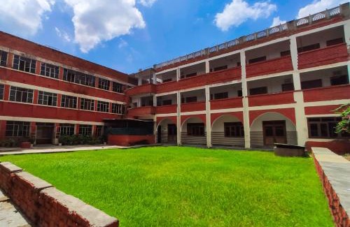 Agra Hotel | Hotel Goverdhan - Walking to Raja Ki Mandi Railway and 3km from ISBT