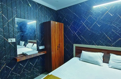 Tirupati Hotel | Hotel Govind Heights