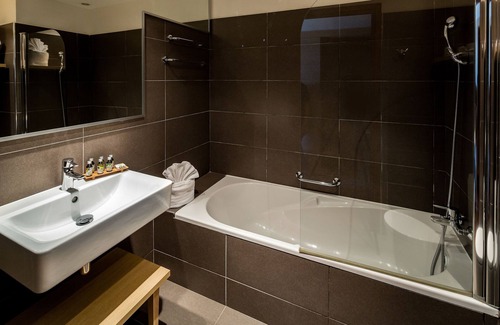 Six-Fours-les-Plages Hotel | Hotel Helios & Spa