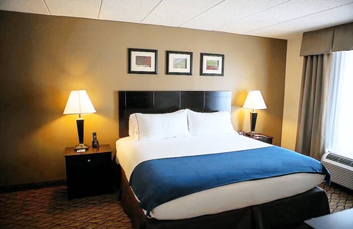 Milford Hotel | Hotel ∙ Holiday Inn Express & Suites MILFORD