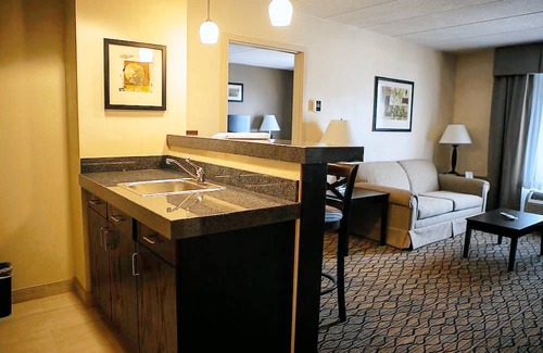 Milford Hotel | Hotel ∙ Holiday Inn Express & Suites MILFORD