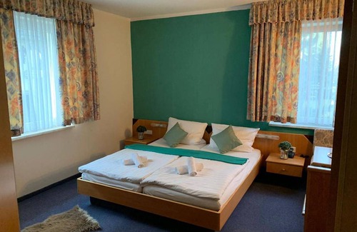 Marienberg Hotel | Hotel ∙ Hotel Drei Brüder Höhe Marienberg Double room, shower/wc, AI light