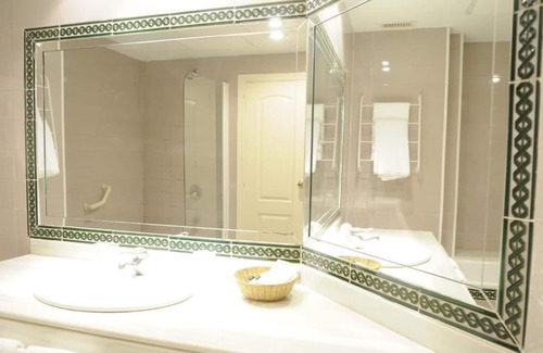 Mairena del Aljarafe Hotel | Hotel In Mairena Del Aljarafe With Air Conditioner, Other, Tv