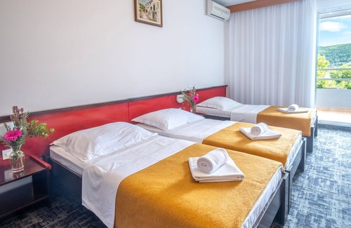 Cove Rogacic House | Hotel Issa - Triple Room Sea View 2