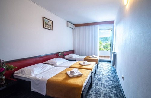 Cove Rogacic House | Hotel Issa - Triple Room Sea View 8