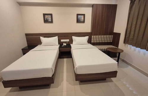 Gandhipuram Hotel | Hotel Le Palace