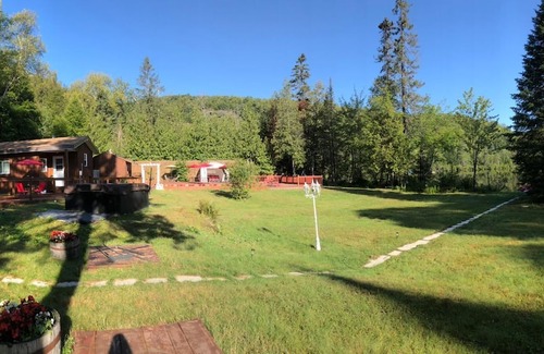 Sainte-Adele Hotel | Hotel le Petit Lac