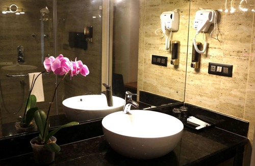 Yeshwanthpur Hotel | Hotel Leroy Grand