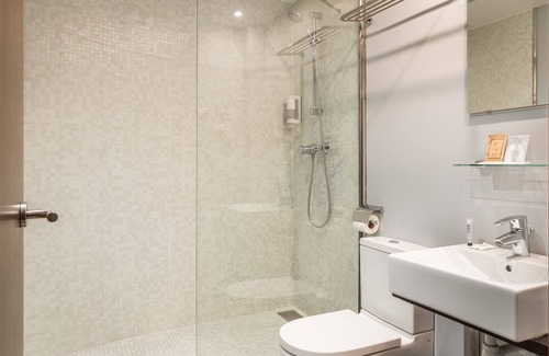 Collblanc y La Torrassa Hotel | Hotel Madanis Liceo