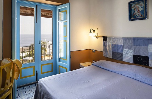 Santa Marina Salina Hotel | Hotel Mamma Santina