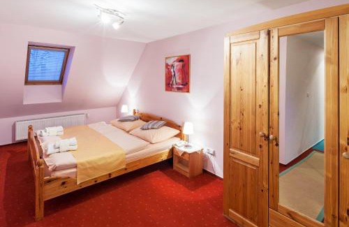 Senov u Noveho Jicina Hotel | Hotel McLimon