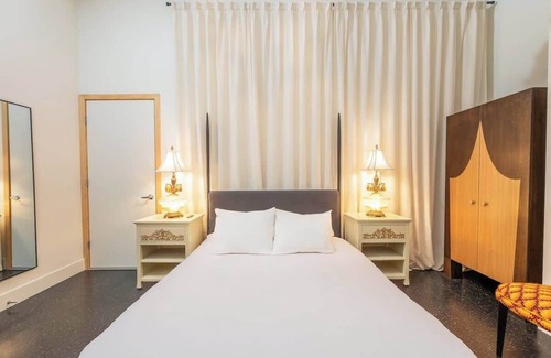 Logan Heights Hotel | Hotel Narcissus - Room 4