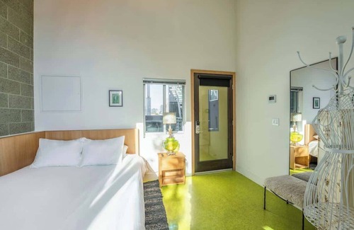 Logan Heights Hotel | Hotel Narcissus - Room 5