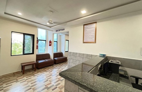 Bardoli Hotel | Hotel Nature Peak