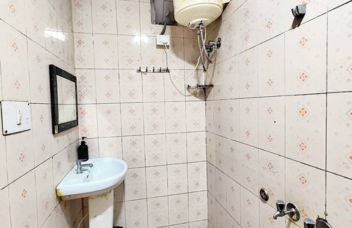 Mallital Hotel | Hotel Neelam Raj Nainital