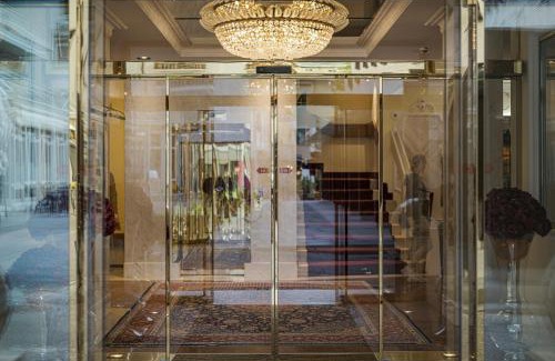 Bad Hofgastein Hotel | Hotel Norica - Thermenhotels Gastein mit dem Bademantel direkt in die Therme