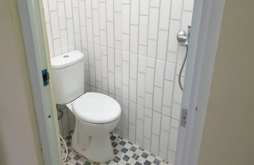 Gresik Hotel | Hotel O Aero Kost Bu Lisa Syariah Near Pasar Tradisional Lawang