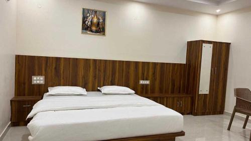 Nanjangud Hotel | Hotel O ESTORIA HOTEL & RESORT