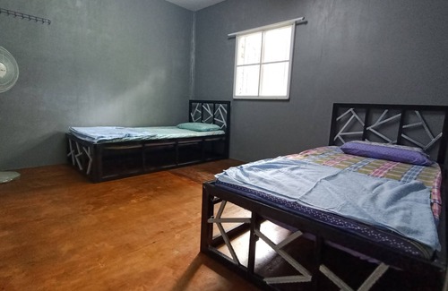 Downtown Kota Kinabalu House | Hotel O Flinstone Lodge