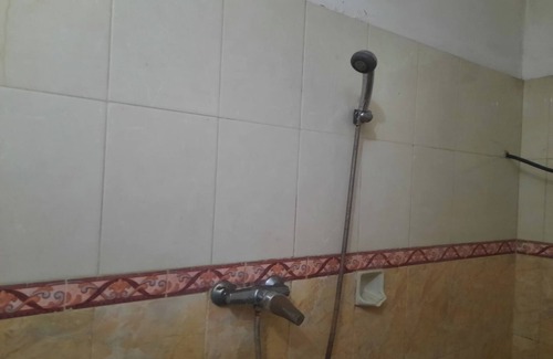 Linggajati Hotel | Hotel O Guest House Pak Eman