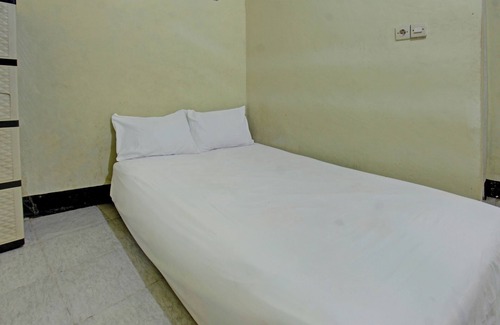 Kecamatan Janapria Hotel | Hotel O Penginapan 3 Bersaudara Near Pasar Sengkol