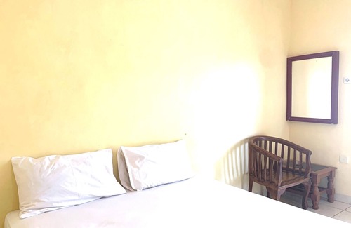 Pinrang Hotel | Hotel O Wisma Phinisi Syariah Near Mall of Pinrang Sejahtera