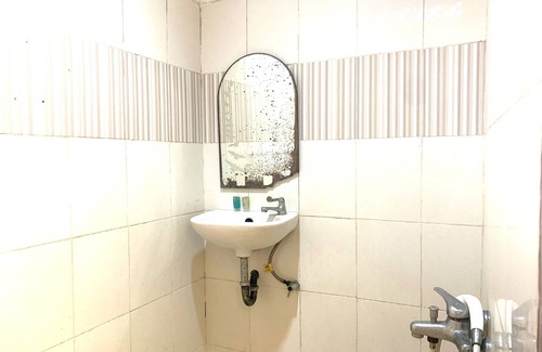 Pinrang Hotel | Hotel O Wisma Phinisi Syariah Near Mall of Pinrang Sejahtera