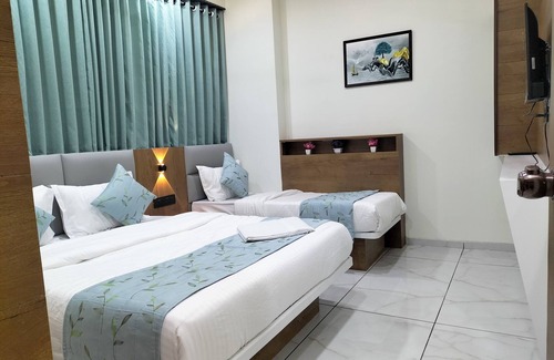 Ahmedabad Hotel | Hotel Paris Plaza