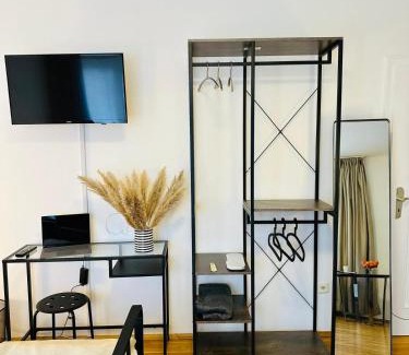 Augustenstraße House | Hotel-Pension Asta