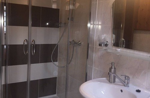 Klotten Hotel | Hotel Pension Dorfschänke