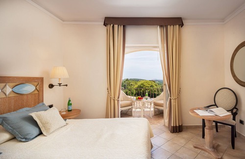 Cala di Volpe Hotel | Hotel Petra Bianca