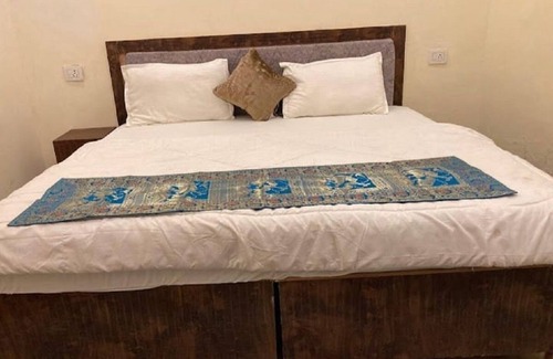 Khajuraho Hotel | Hotel Poorvi Inn with WiFi, AC near Jain Temples, Khajuraho