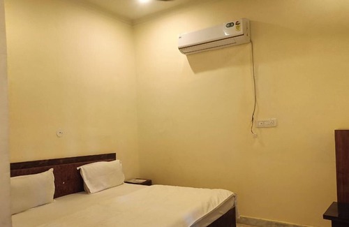 Khajuraho Hotel | Hotel Poorvi Inn with WiFi, AC near Jain Temples, Khajuraho