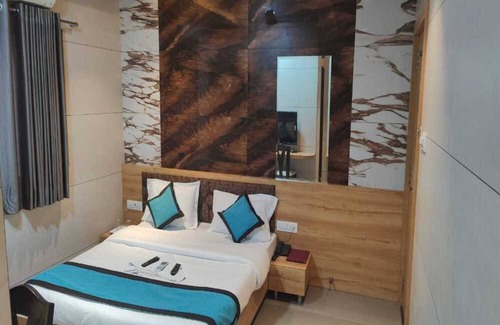 Bandra East Hotel | Hotel Prasad NX